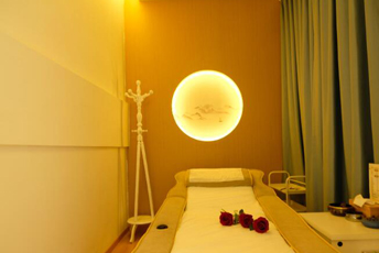 天津和平区日式指压的寂静美学:在按压中听见雪落的声音